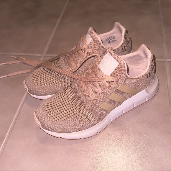 Adidas swift run shoes size 6.5 - Picture 2 of 4